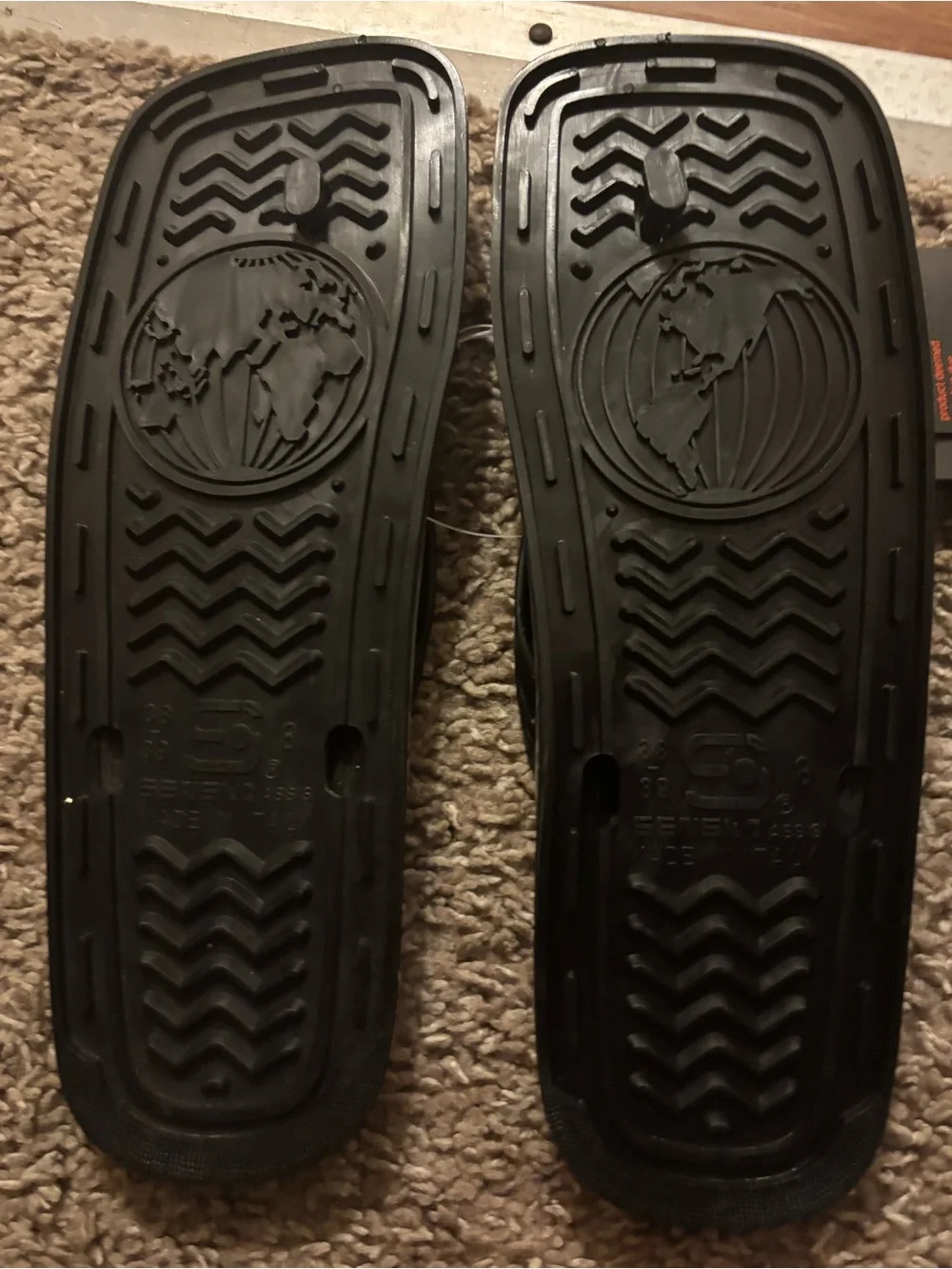 Sensi NWT Woman’s 8 Perforated Sandals Gray Soles Black Straps Made In Italy
